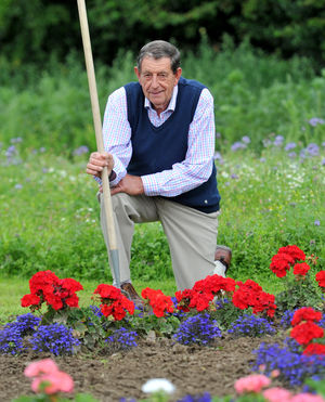 Graham Tranter planted nearly 400 flowers to create his 40ft-wide NHS tribute