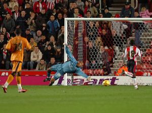 
Matt Murray is beaten for the Saints first goal