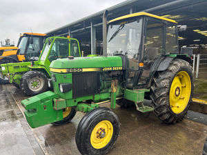 A 1988 John Deere 2650 2WD tractor sold for £7,000.