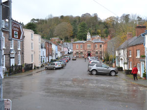 Supporting image for story: Town's lack of parking during major events to be discussed
