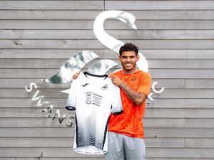 Supporting image for story: Morgan Gibbs-White seals Swansea loan as he signs new Wolves deal