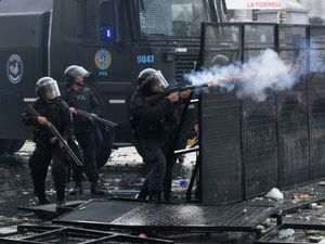 Supporting image for story: Senators approve president’s bills after violent protests in Argentina