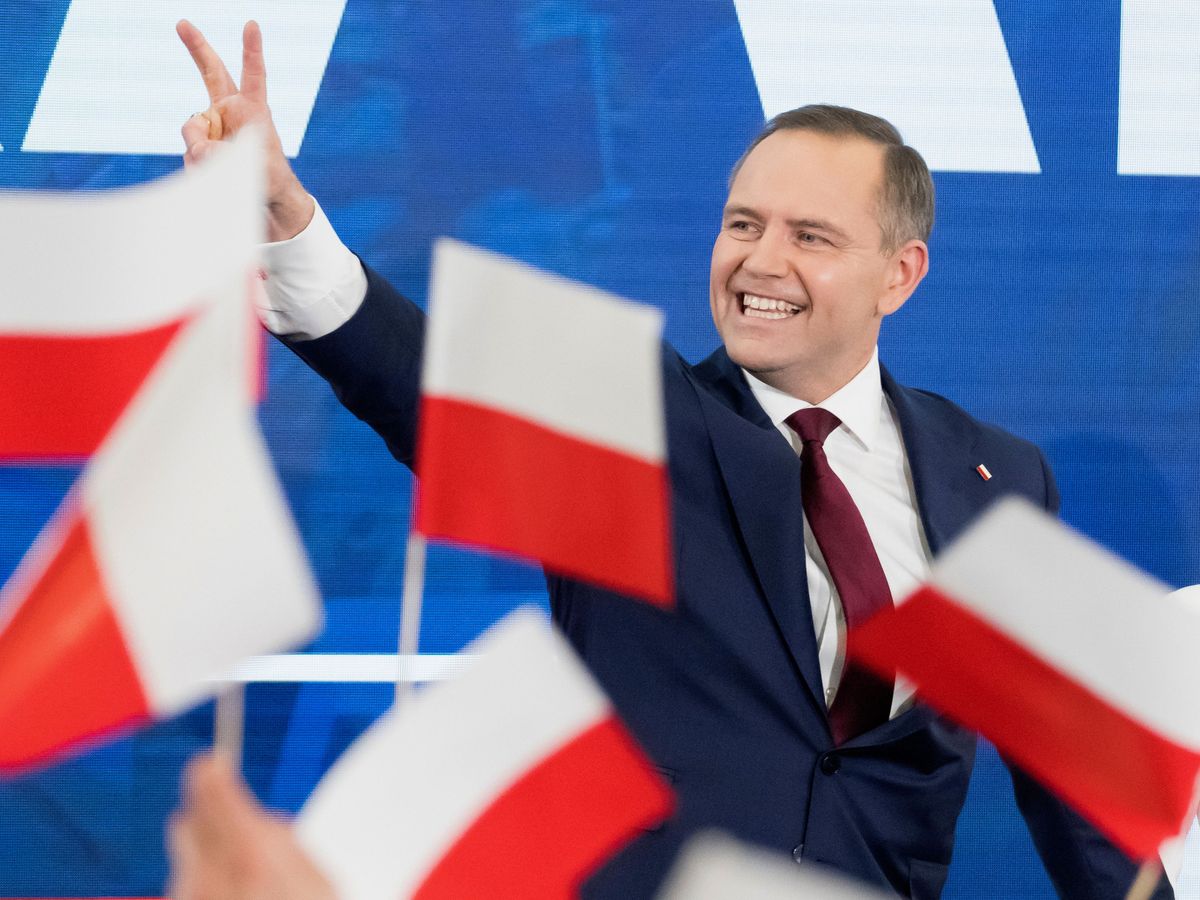 Right-wing populists hopeful after first round of Polish presidential election