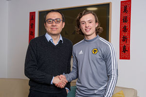 Wolves chairman Jeff Shi with Luke Matheson (Credit: Wolves)