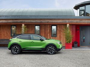 Supporting image for story: Electric Vauxhall Corsa-e and Mokka-e can now go further between charges