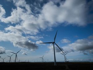Supporting image for story: Government ditches onshore wind ban in move hailed by industry and campaigners