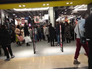 Supporting image for story: Boxing Day sales: Shoppers queue around the region to get their hands on a bargain
