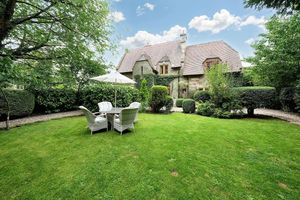 Outside features a large gated car parking area and well-landscaped and meticulously maintained gardens. Photo: Zoopla/Lee Cooke