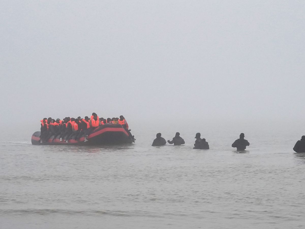 Small boat crossings begin again after two-week pause