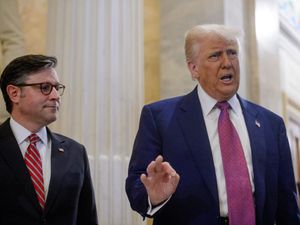 Supporting image for story: Trump visits Capitol in bid to persuade party to unify around big tax cuts bill