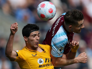 Supporting image for story: Bruno Lage: Raul Jimenez adapting to new protective headgear