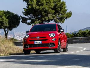 Supporting image for story: Fiat reveals UK pricing and specification for 500X Sport
