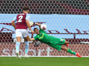 Supporting image for story: Emiliano Martinez feeling the love after his Aston Villa switch