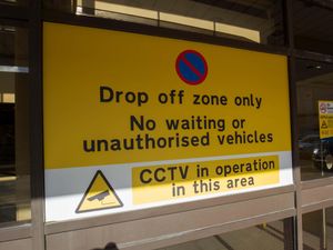 Supporting image for story: More than a third of major airports raise drop-off fees