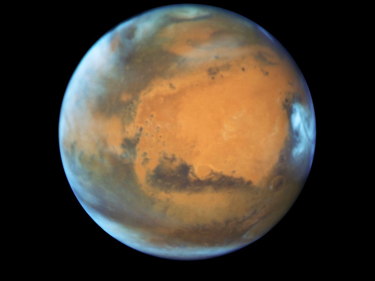 Moisture in Martian atmosphere could help secure water supply, research finds