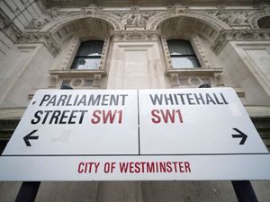 Supporting image for story: Ministers recommend 2.8% pay rise for teachers and NHS workers