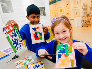 Supporting image for story: Drawing with scissors is a work of art