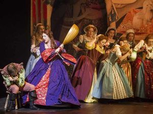 Supporting image for story: Kiss Me Kate, Welsh National Opera, Birmingham Hippodrome - review and pictures