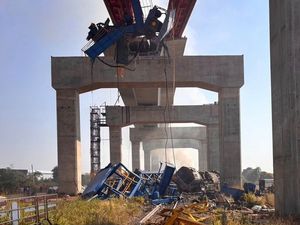 Supporting image for story: 22 killed as crane collapses on to passenger train in Thailand