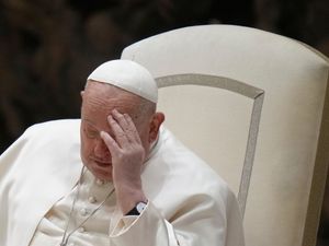 Supporting image for story: Pope to be admitted to hospital for medical tests and to treat bronchitis
