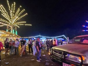 Supporting image for story: Thai police detain suspects after bomb kills three and injures dozens more