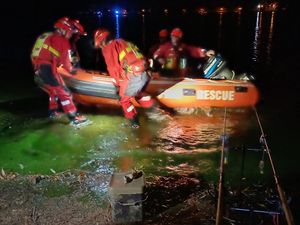 Supporting image for story: Firefighters reveal details of early morning boat rescue for stricken fishermen on Ellesmere's Mere