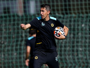 Supporting image for story: Bruno Lage: Wolves coach Tony Roberts one of the very best