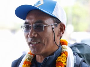 Supporting image for story: Famed Sherpa guide climbs Mount Everest for record 31st time