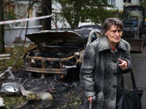 Supporting image for story: Deadly night-time Russian barrage hits Ukraine