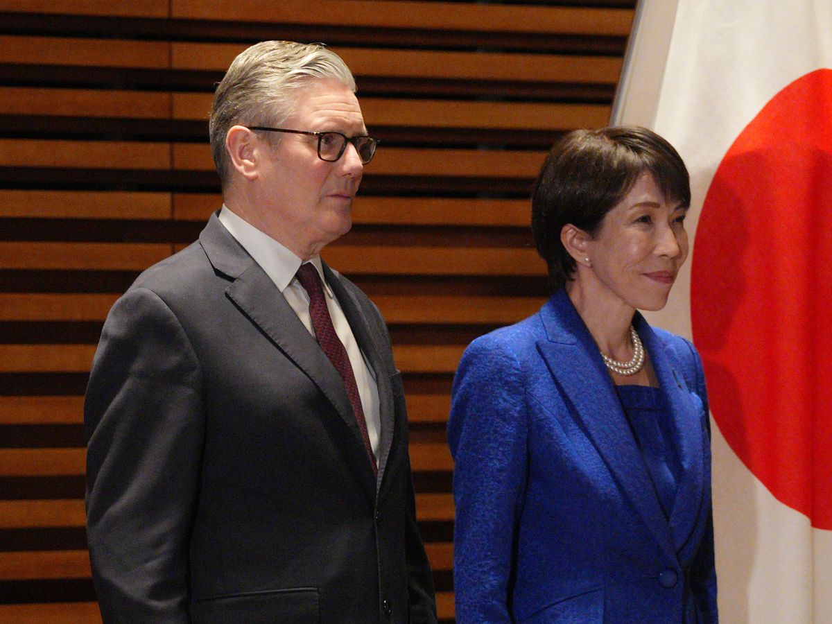 Starmer invites Japanese PM to Chequers at end of east Asia trip