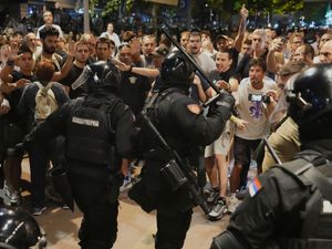 Supporting image for story: Dozens injured and detained as anti-government protests in Serbia gather pace