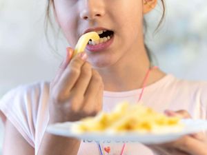 Supporting image for story: Government signals tougher crackdown on junk food advertising to children
