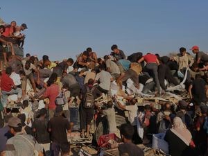 Supporting image for story: Ex-Israeli security chiefs call for end to war as Netanyahu hints at new stage