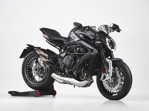Supporting image for story: MV Agusta updates Dragster RR for 2021