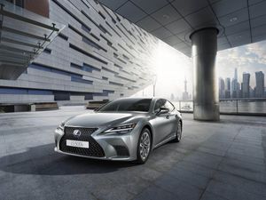 Supporting image for story: Lexus updates flagship LS