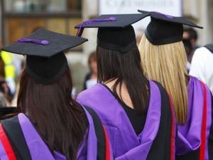 Supporting image for story: Government to scrap target for 50% of young people to go to university