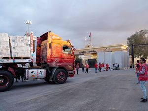 Supporting image for story: Aid entering Gaza ramps up as Israelis await release of hostages