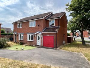 Supporting image for story: Inside the three-bedroomed Shrewsbury home being sold by Shropshire Council with a planned guide price of £185,000