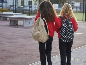 Supporting image for story: What age can children come home from school alone? Shropshire police issue advice as summer holidays come to an end
