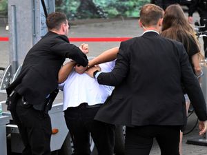 Supporting image for story: German police to increase protection for leading politicians