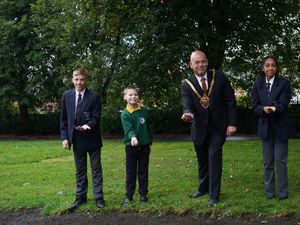 Supporting image for story: New project will create "the largest" wildflower meadow in the city