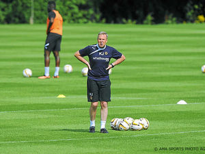 Supporting image for story: Wolves head coach Kenny Jackett is braced for testing start