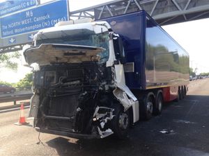 Supporting image for story: M6 crash: Seven-mile delays after lorry crash near Wednesbury