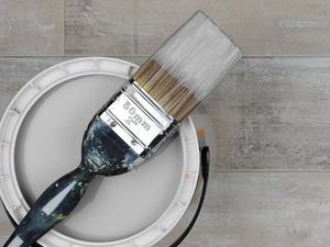 Supporting image for story: Scientists create solar paint that 'turns water vapour into fuel'