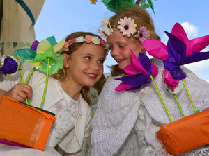 Supporting image for story: WATCH: Sunshine and smiles at Codsall Carnival