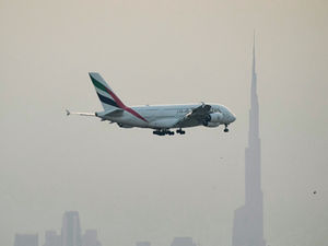 Supporting image for story: Flights temporarily halted at Dubai Airport as air raid sirens sound amid missile threat