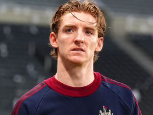 Supporting image for story: Anthony Gordon tells pundits Wayne Rooney and Alan Shearer to ‘do better’