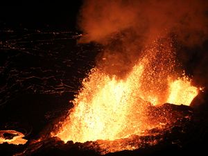 Supporting image for story: Hawaii’s Kilauea volcano begins spewing lava again