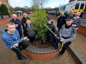 Supporting image for story: Youngsters who have committed anti-social behaviour muck in to make amends