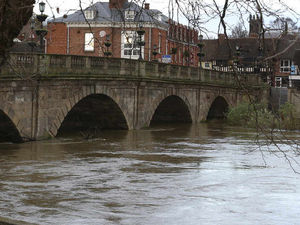 Supporting image for story: River Severn warning: Shrewsbury police urge people stay out of water 